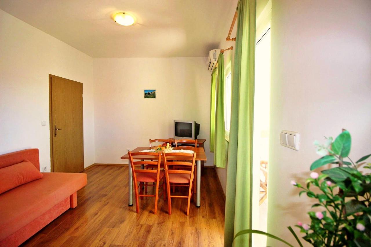 Apartments Marko Nemira Omiš Exterior foto