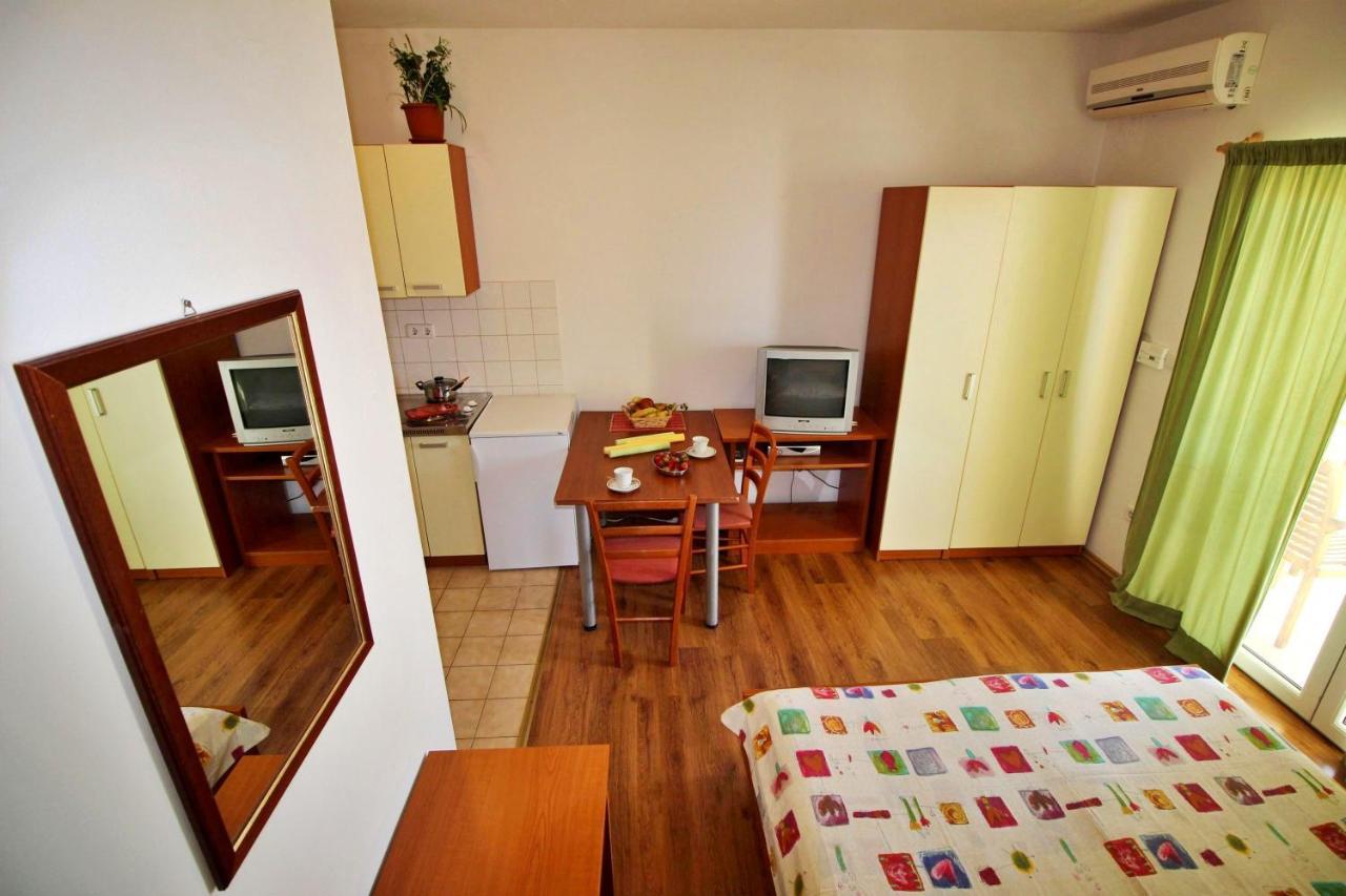 Apartments Marko Nemira Omiš Exterior foto